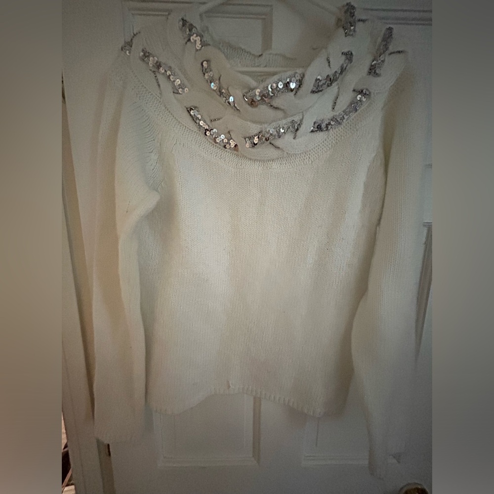 White House Black Market wool blend sweater. Size large but runs big! Wo…